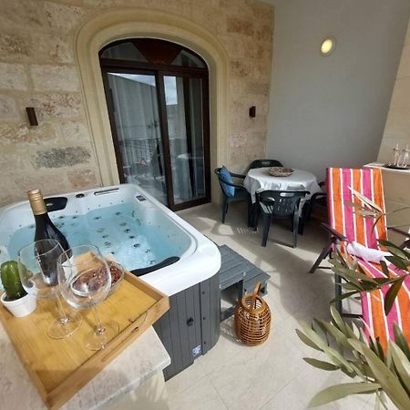 Fl 2 Ta'Lonza Luxury With Hot Tub By Homely メーリッハ エクステリア 写真