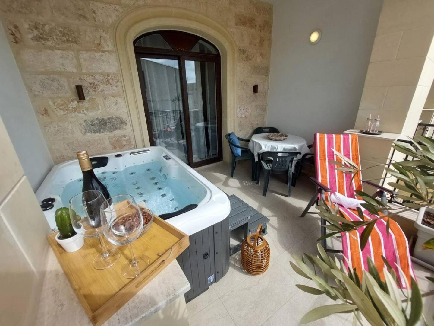 Fl 2 Ta'Lonza Luxury With Hot Tub By Homely メーリッハ エクステリア 写真